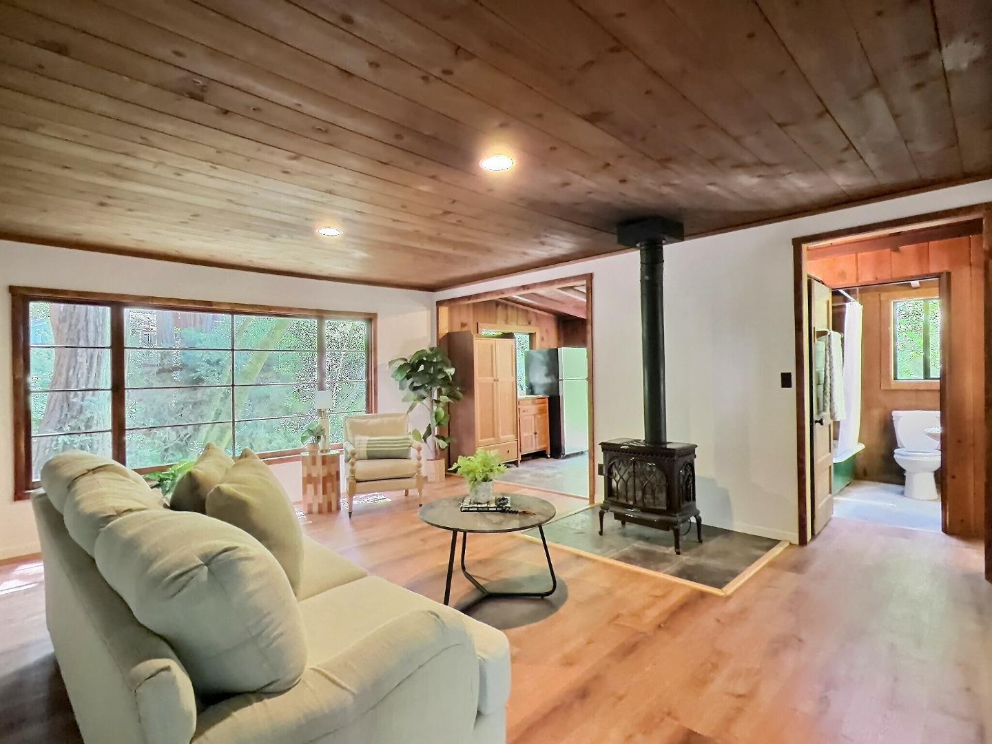 Detail Gallery Image 4 of 11 For 173 N Sequoia Rd, Boulder Creek,  CA 95006 - 2 Beds | 1 Baths