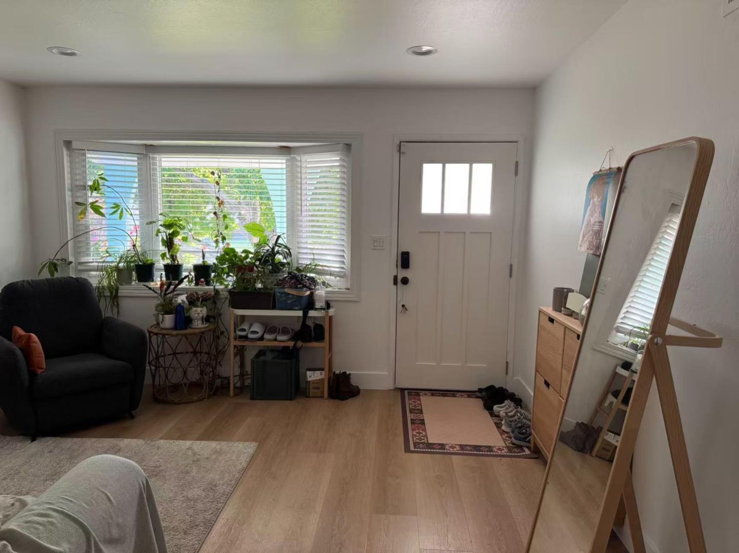 Detail Gallery Image 2 of 7 For 1452 Antonio Ln, San Jose,  CA 95117 - 3 Beds | 2 Baths