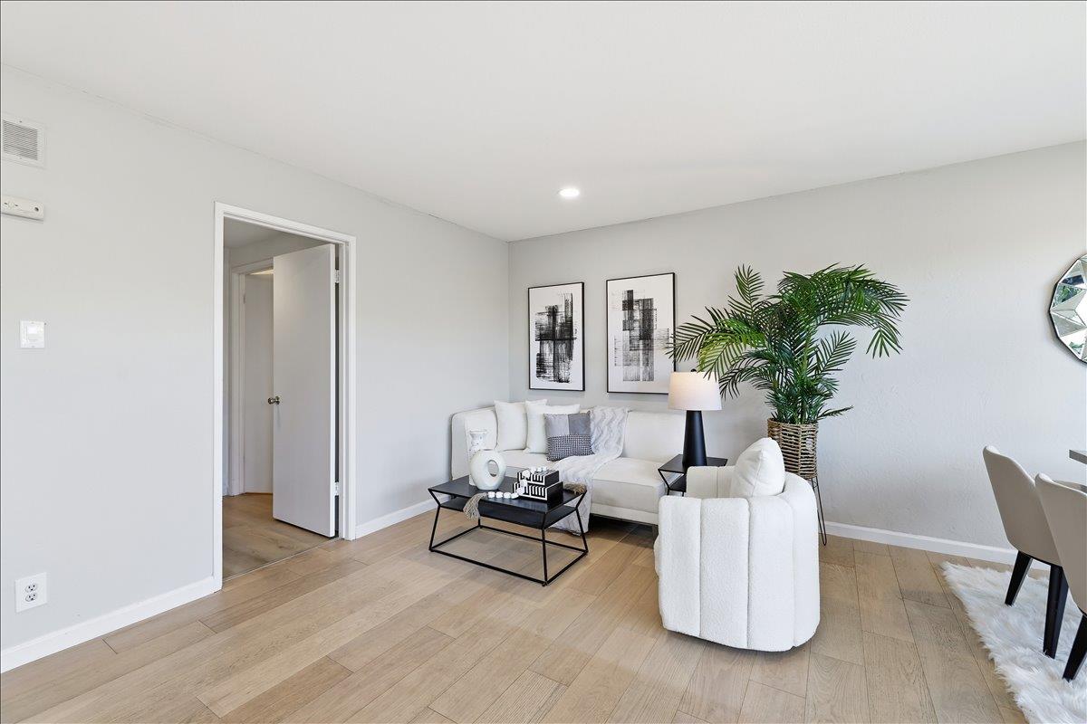 Detail Gallery Image 12 of 55 For 12 Riviera Cir, Redwood City,  CA 94065 - 4 Beds | 2/1 Baths