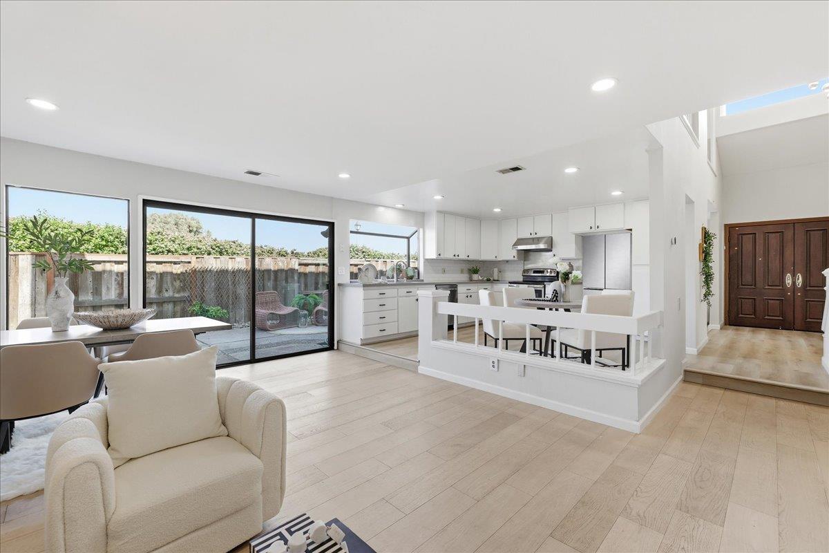 Detail Gallery Image 15 of 55 For 12 Riviera Cir, Redwood City,  CA 94065 - 4 Beds | 2/1 Baths