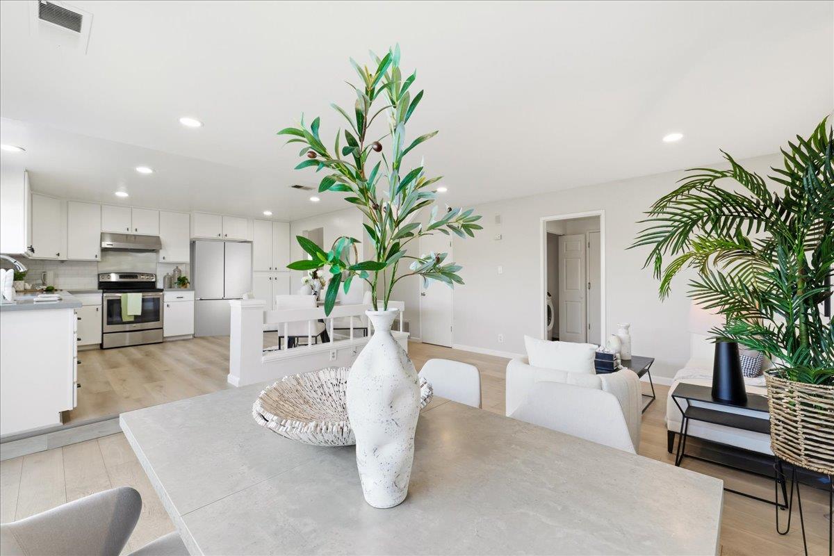 Detail Gallery Image 16 of 55 For 12 Riviera Cir, Redwood City,  CA 94065 - 4 Beds | 2/1 Baths