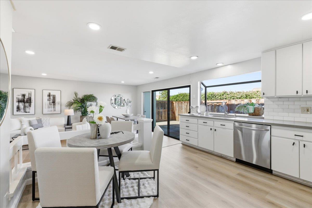 Detail Gallery Image 18 of 55 For 12 Riviera Cir, Redwood City,  CA 94065 - 4 Beds | 2/1 Baths