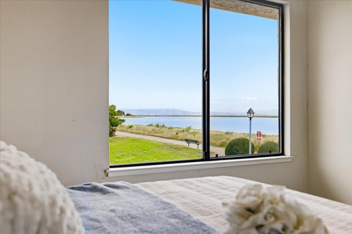 Detail Gallery Image 22 of 55 For 12 Riviera Cir, Redwood City,  CA 94065 - 4 Beds | 2/1 Baths