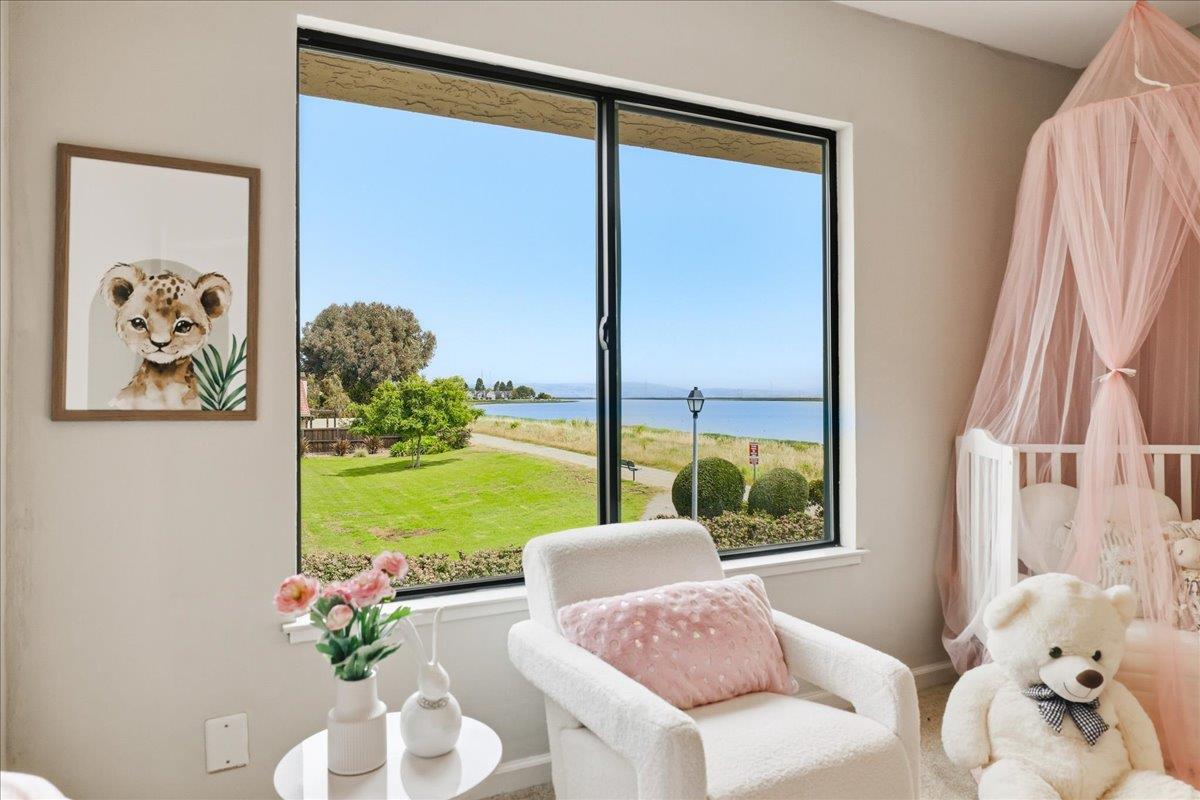 Detail Gallery Image 26 of 55 For 12 Riviera Cir, Redwood City,  CA 94065 - 4 Beds | 2/1 Baths