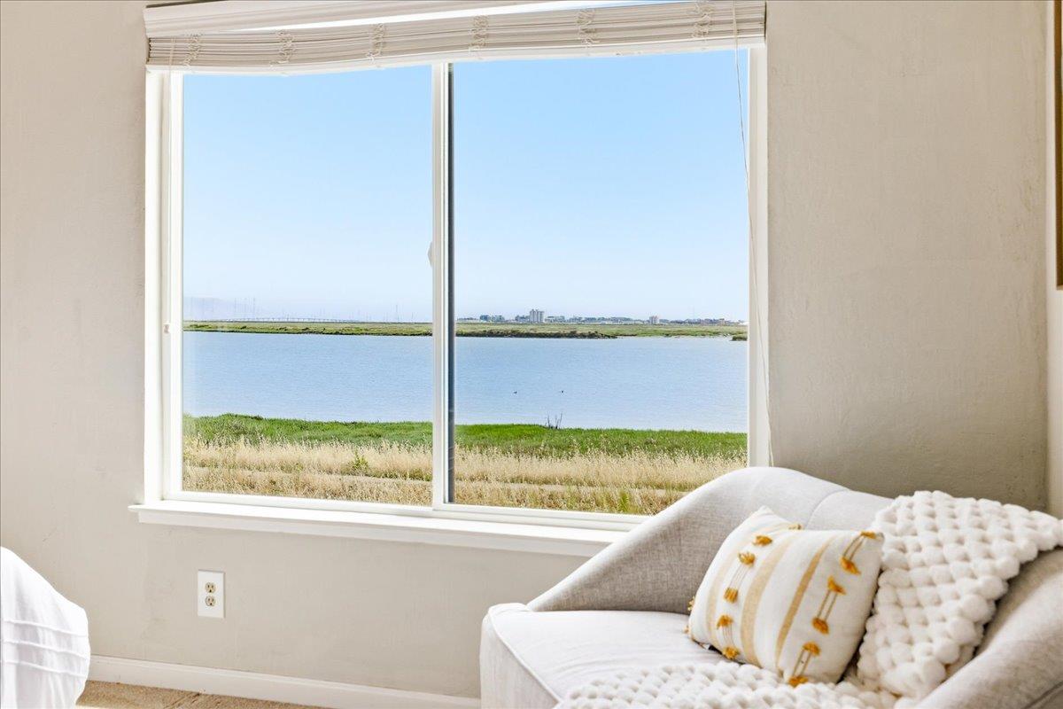 Detail Gallery Image 29 of 55 For 12 Riviera Cir, Redwood City,  CA 94065 - 4 Beds | 2/1 Baths