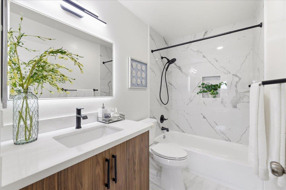 Detail Gallery Image 35 of 55 For 12 Riviera Cir, Redwood City,  CA 94065 - 4 Beds | 2/1 Baths