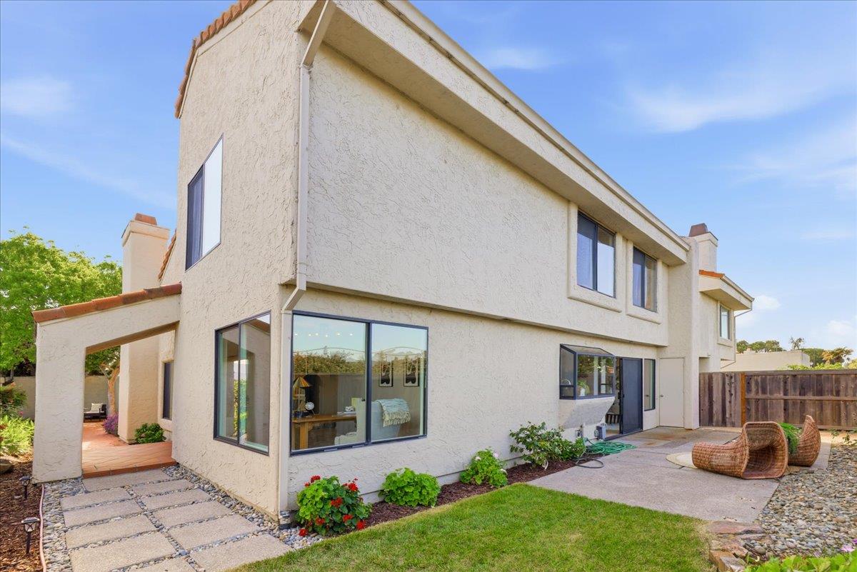 Detail Gallery Image 38 of 55 For 12 Riviera Cir, Redwood City,  CA 94065 - 4 Beds | 2/1 Baths