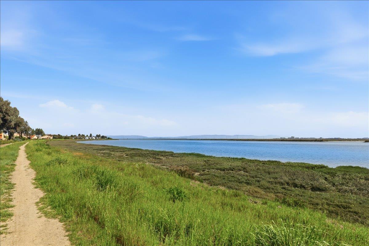 Detail Gallery Image 48 of 55 For 12 Riviera Cir, Redwood City,  CA 94065 - 4 Beds | 2/1 Baths