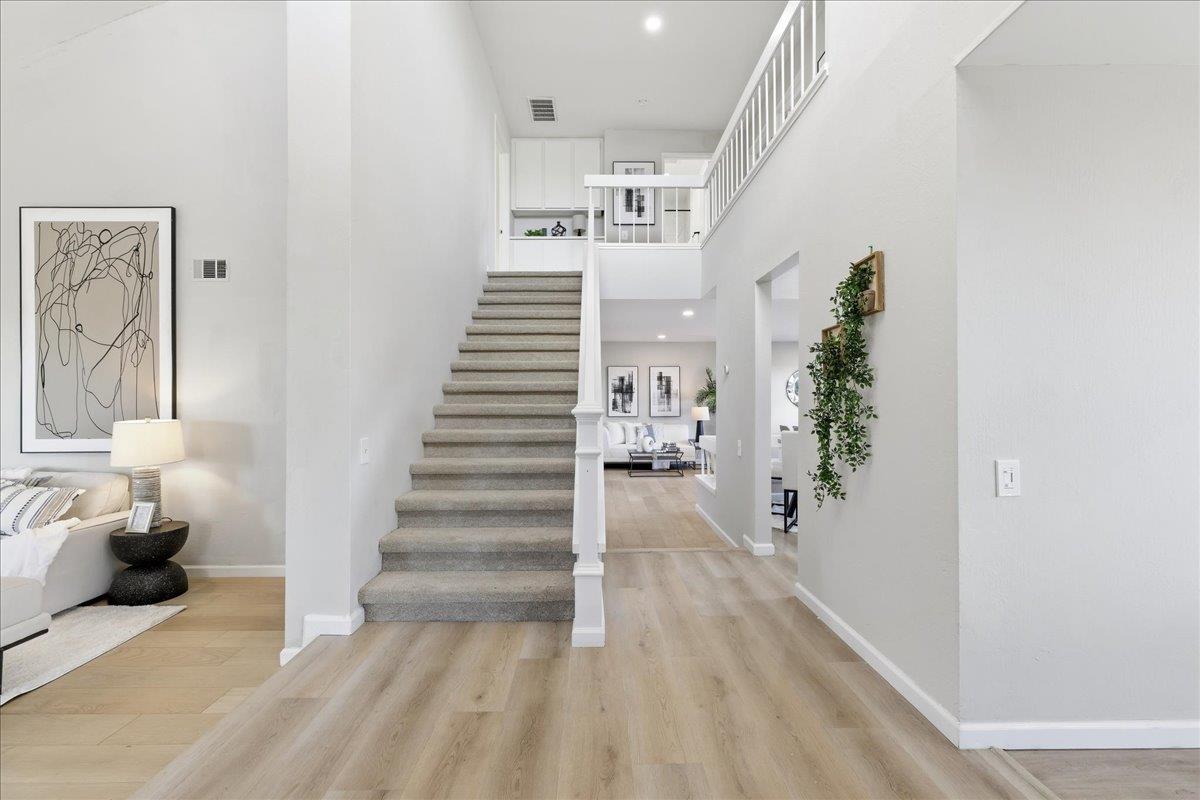 Detail Gallery Image 5 of 55 For 12 Riviera Cir, Redwood City,  CA 94065 - 4 Beds | 2/1 Baths