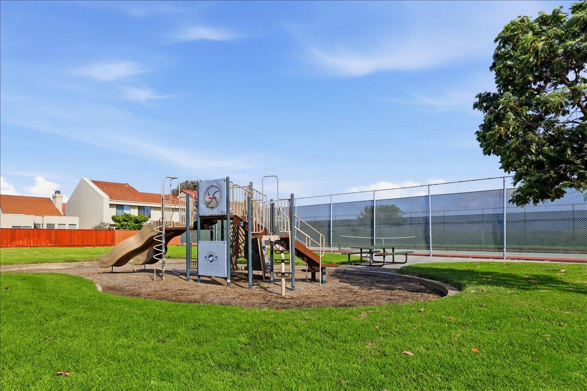 Detail Gallery Image 50 of 55 For 12 Riviera Cir, Redwood City,  CA 94065 - 4 Beds | 2/1 Baths