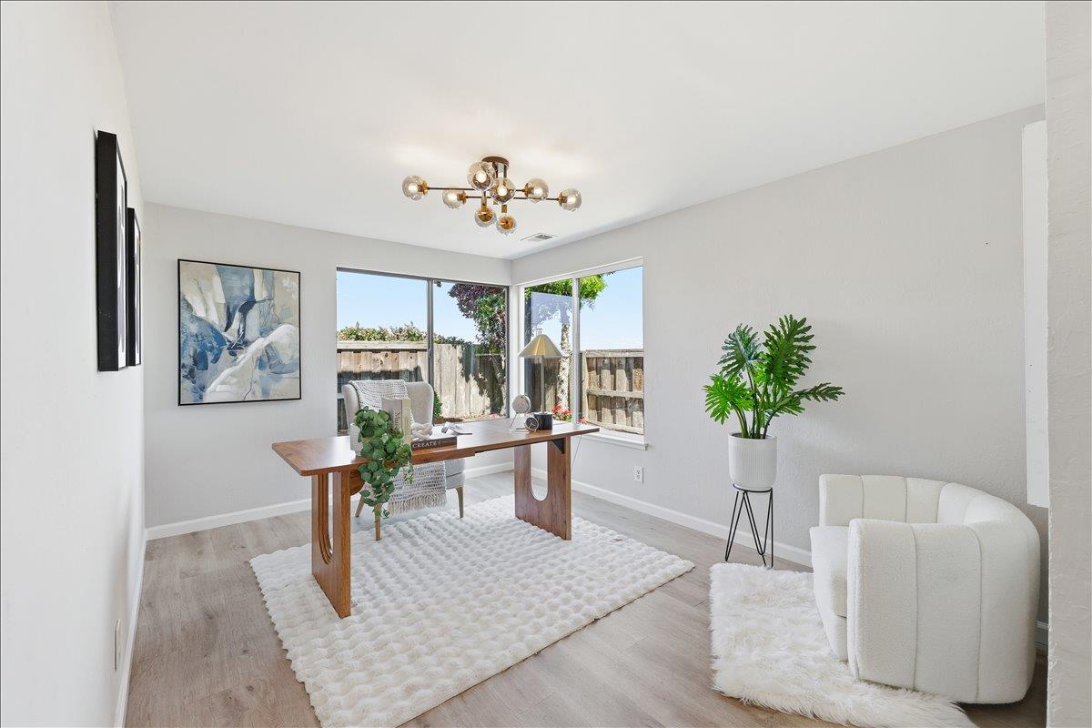 Detail Gallery Image 9 of 55 For 12 Riviera Cir, Redwood City,  CA 94065 - 4 Beds | 2/1 Baths