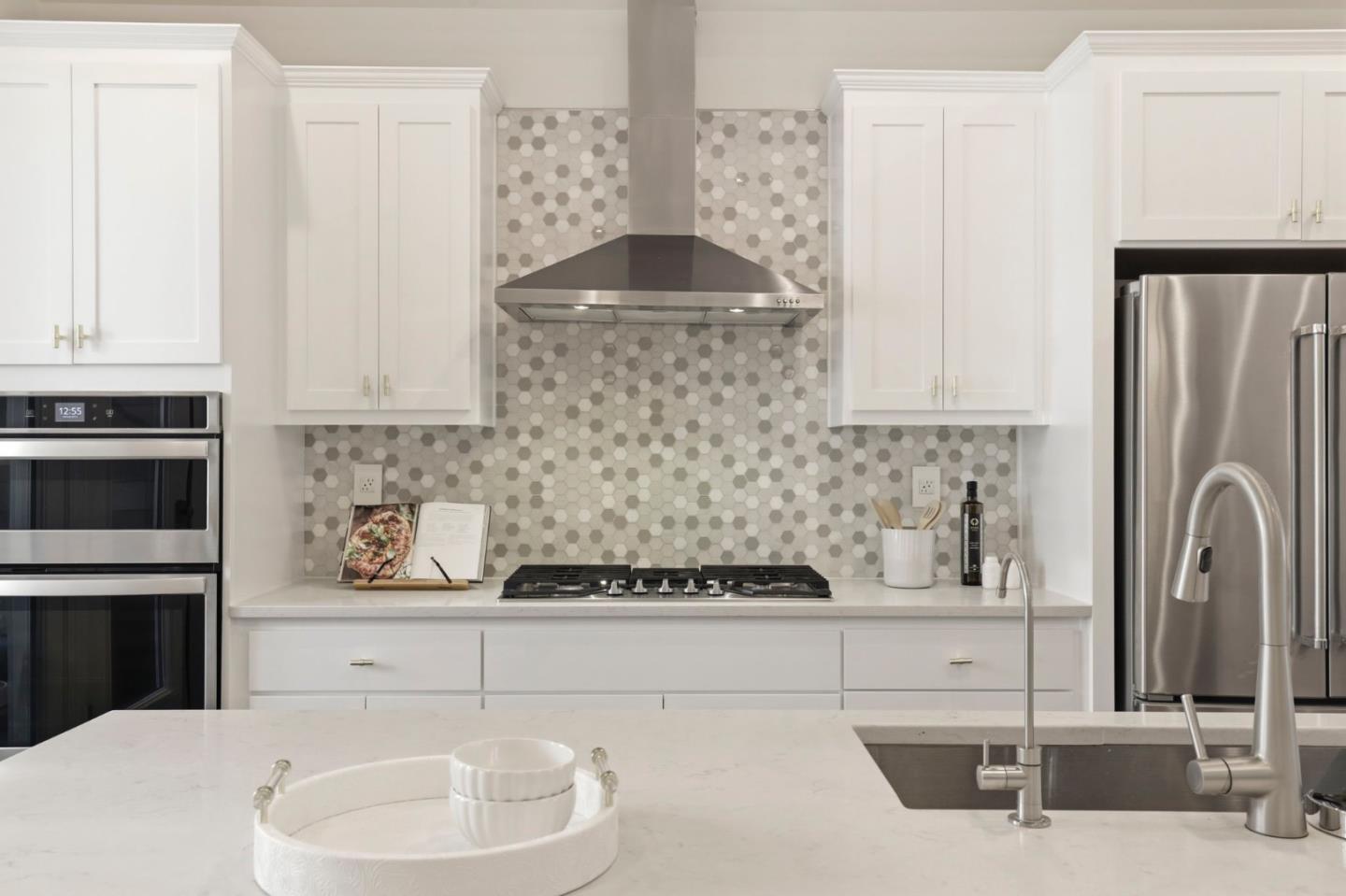 Detail Gallery Image 22 of 66 For 410 Encinal Ave, Menlo Park,  CA 94025 - 4 Beds | 3/1 Baths