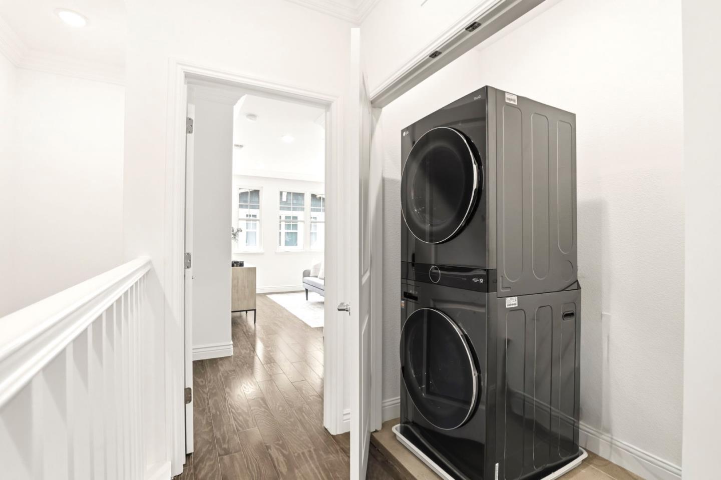 Detail Gallery Image 25 of 66 For 410 Encinal Ave, Menlo Park,  CA 94025 - 4 Beds | 3/1 Baths