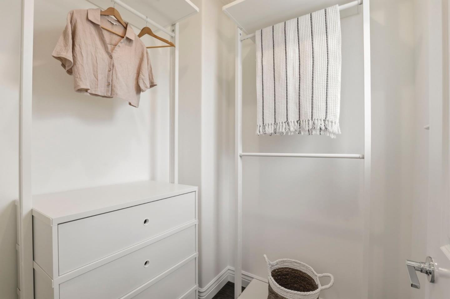 Detail Gallery Image 28 of 66 For 410 Encinal Ave, Menlo Park,  CA 94025 - 4 Beds | 3/1 Baths