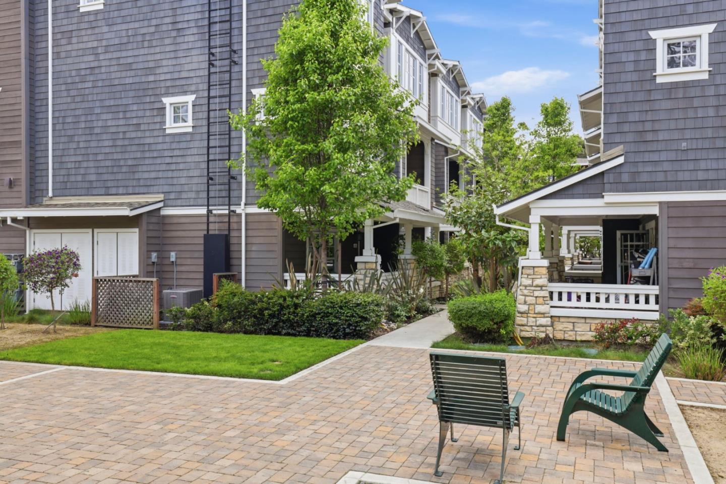 Detail Gallery Image 41 of 66 For 410 Encinal Ave, Menlo Park,  CA 94025 - 4 Beds | 3/1 Baths