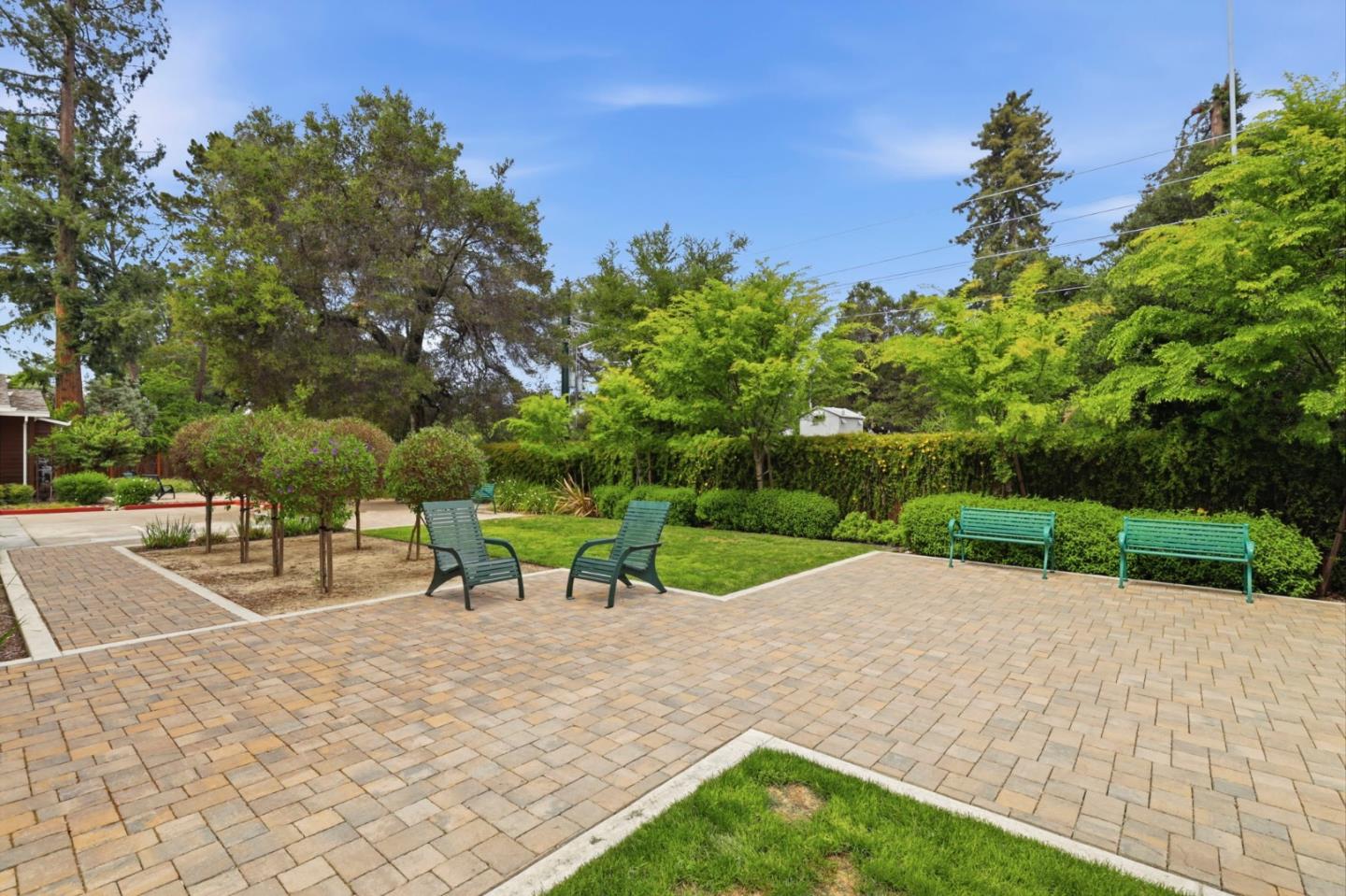 Detail Gallery Image 42 of 66 For 410 Encinal Ave, Menlo Park,  CA 94025 - 4 Beds | 3/1 Baths