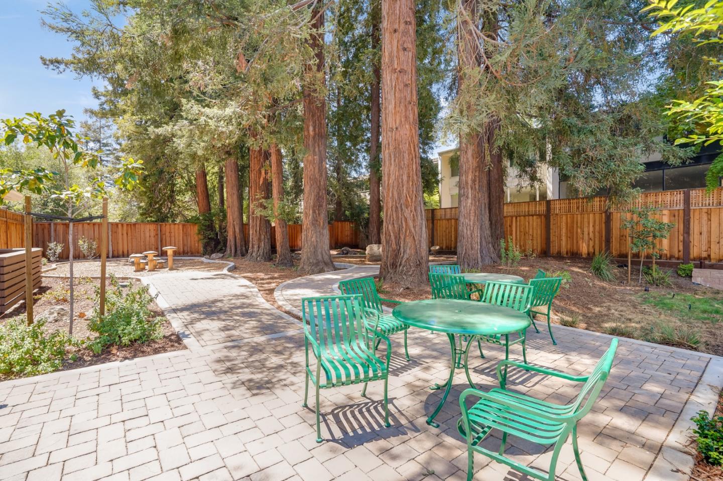 Detail Gallery Image 43 of 66 For 410 Encinal Ave, Menlo Park,  CA 94025 - 4 Beds | 3/1 Baths