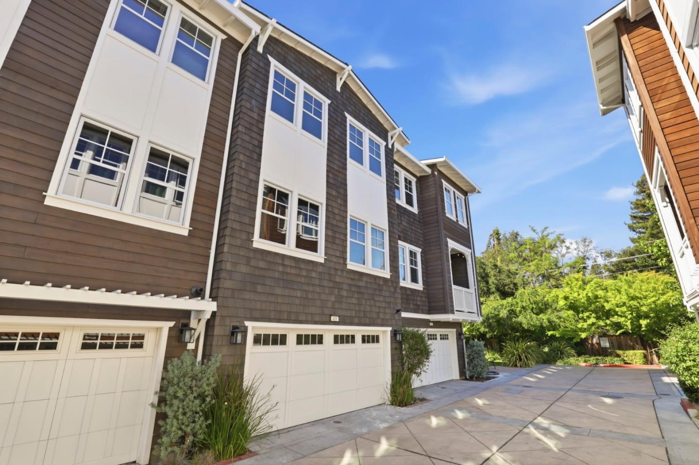 Detail Gallery Image 45 of 66 For 410 Encinal Ave, Menlo Park,  CA 94025 - 4 Beds | 3/1 Baths