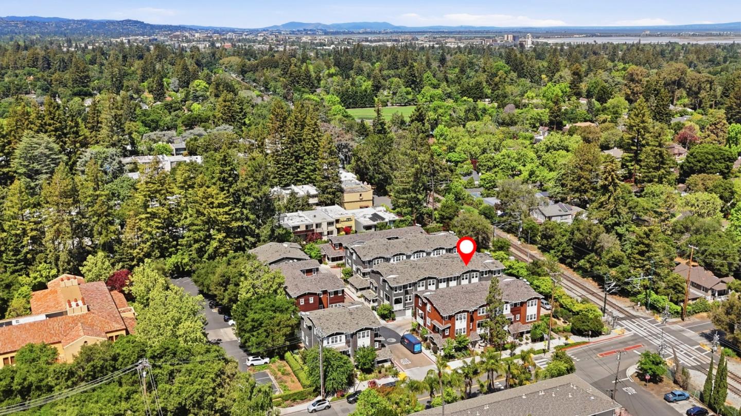 Detail Gallery Image 51 of 66 For 410 Encinal Ave, Menlo Park,  CA 94025 - 4 Beds | 3/1 Baths