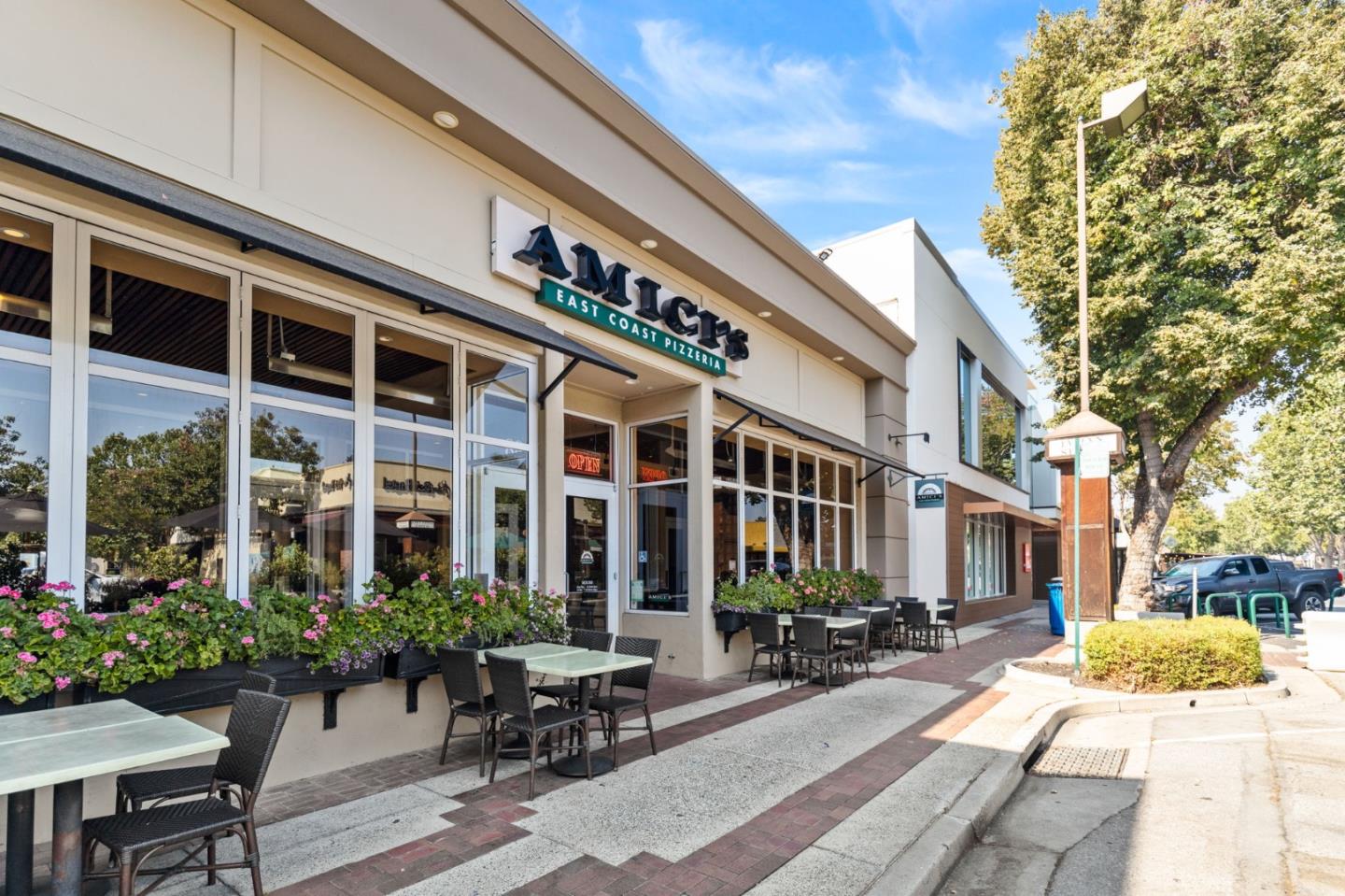 Detail Gallery Image 57 of 66 For 410 Encinal Ave, Menlo Park,  CA 94025 - 4 Beds | 3/1 Baths