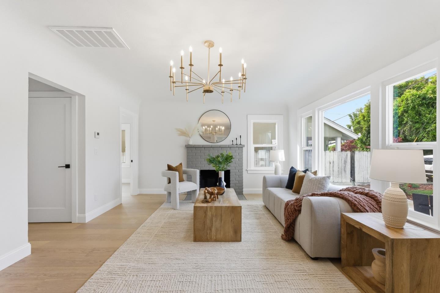 Detail Gallery Image 3 of 45 For 1414 Laurel, Santa Cruz,  CA 95060 - 3 Beds | 2 Baths