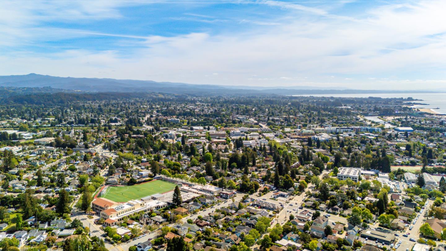 Detail Gallery Image 38 of 45 For 1414 Laurel, Santa Cruz,  CA 95060 - 3 Beds | 2 Baths