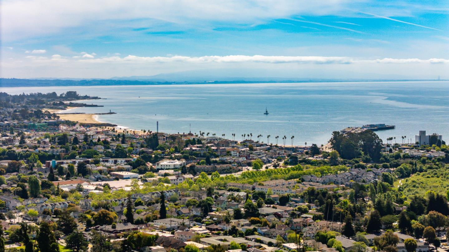 Detail Gallery Image 43 of 45 For 1414 Laurel, Santa Cruz,  CA 95060 - 3 Beds | 2 Baths