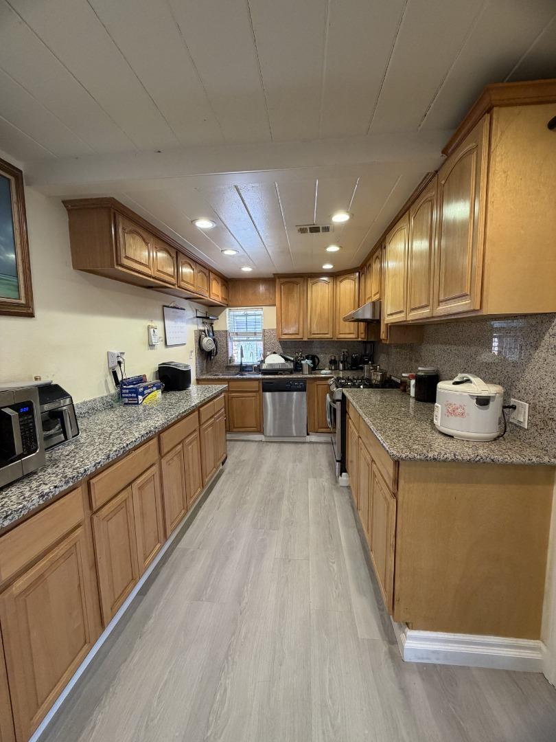 Detail Gallery Image 4 of 18 For 198 S Cragmont, San Jose,  CA 95127 - 3 Beds | 2 Baths