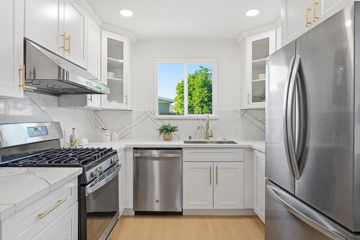 Detail Gallery Image 14 of 39 For 245 E 40th Ave, San Mateo,  CA 94403 - 3 Beds | 2 Baths