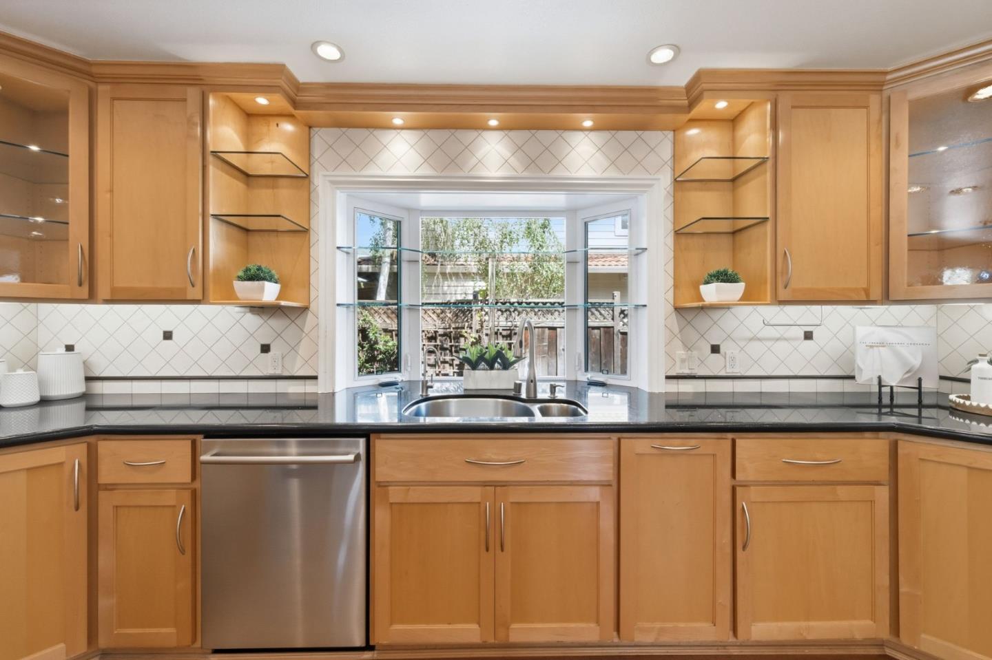 Detail Gallery Image 14 of 42 For 105 Calle El Padre, Los Gatos,  CA 95032 - 4 Beds | 3 Baths