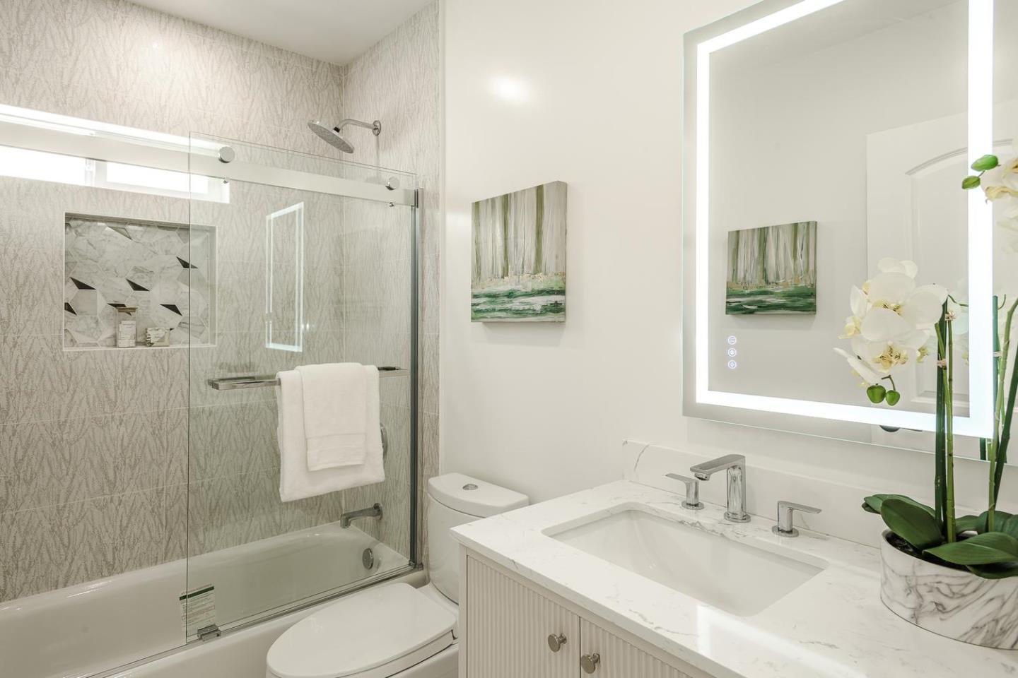 Detail Gallery Image 11 of 27 For 1307 California Dr, Burlingame,  CA 94010 - 3 Beds | 3 Baths