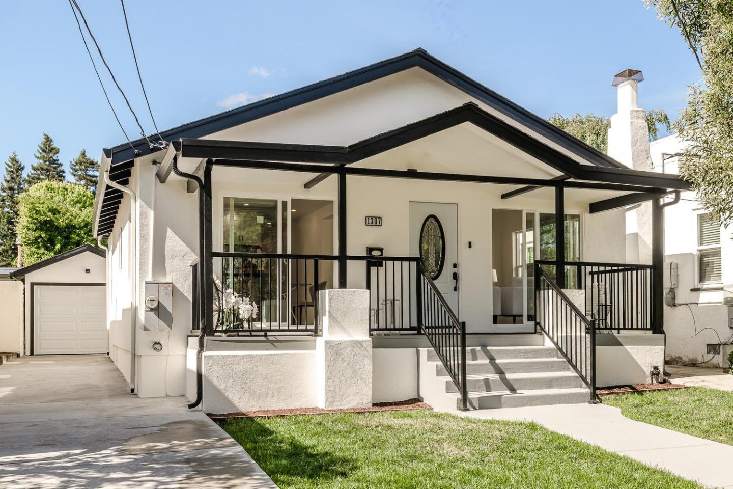 Detail Gallery Image 2 of 27 For 1307 California Dr, Burlingame,  CA 94010 - 3 Beds | 3 Baths