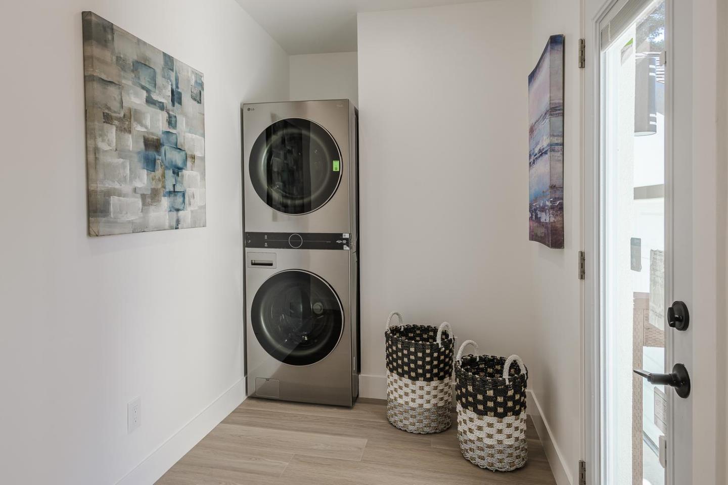 Detail Gallery Image 22 of 27 For 1307 California Dr, Burlingame,  CA 94010 - 3 Beds | 3 Baths