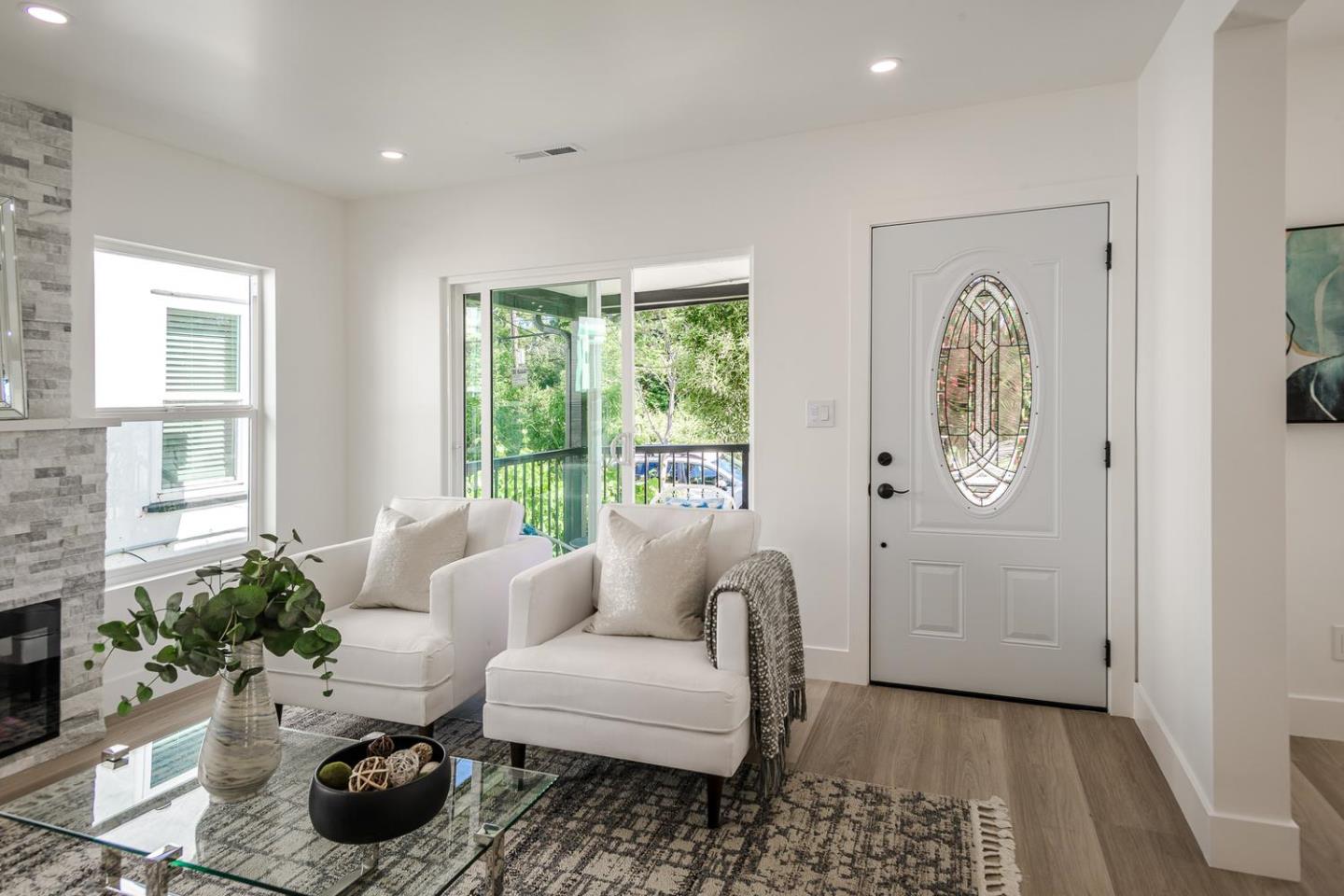 Detail Gallery Image 4 of 27 For 1307 California Dr, Burlingame,  CA 94010 - 3 Beds | 3 Baths