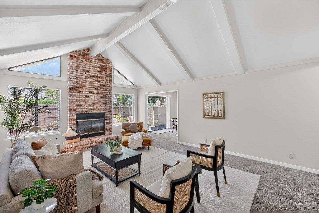 Detail Gallery Image 10 of 43 For 112 Nissen Rd #4,  Salinas,  CA 93901 - 3 Beds | 2 Baths