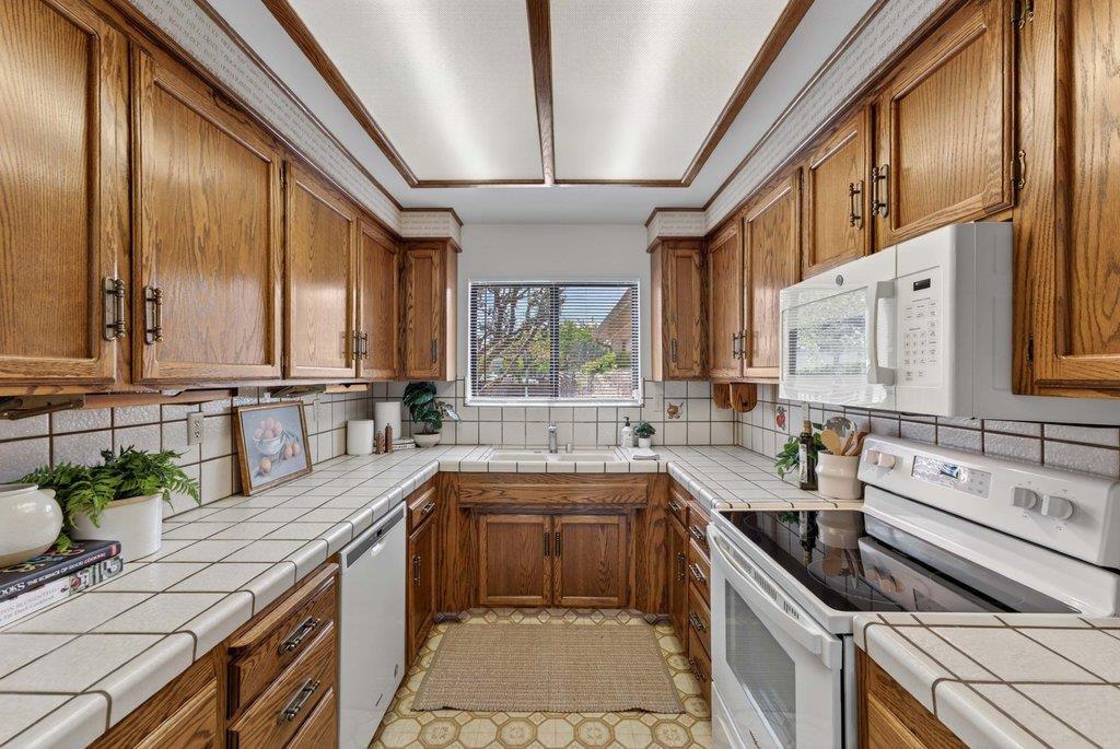 Detail Gallery Image 16 of 43 For 112 Nissen Rd #4,  Salinas,  CA 93901 - 3 Beds | 2 Baths