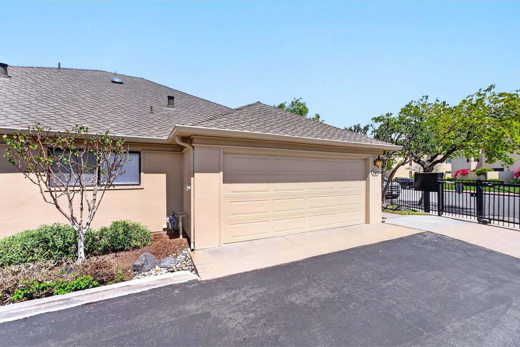 Detail Gallery Image 2 of 43 For 112 Nissen Rd #4,  Salinas,  CA 93901 - 3 Beds | 2 Baths