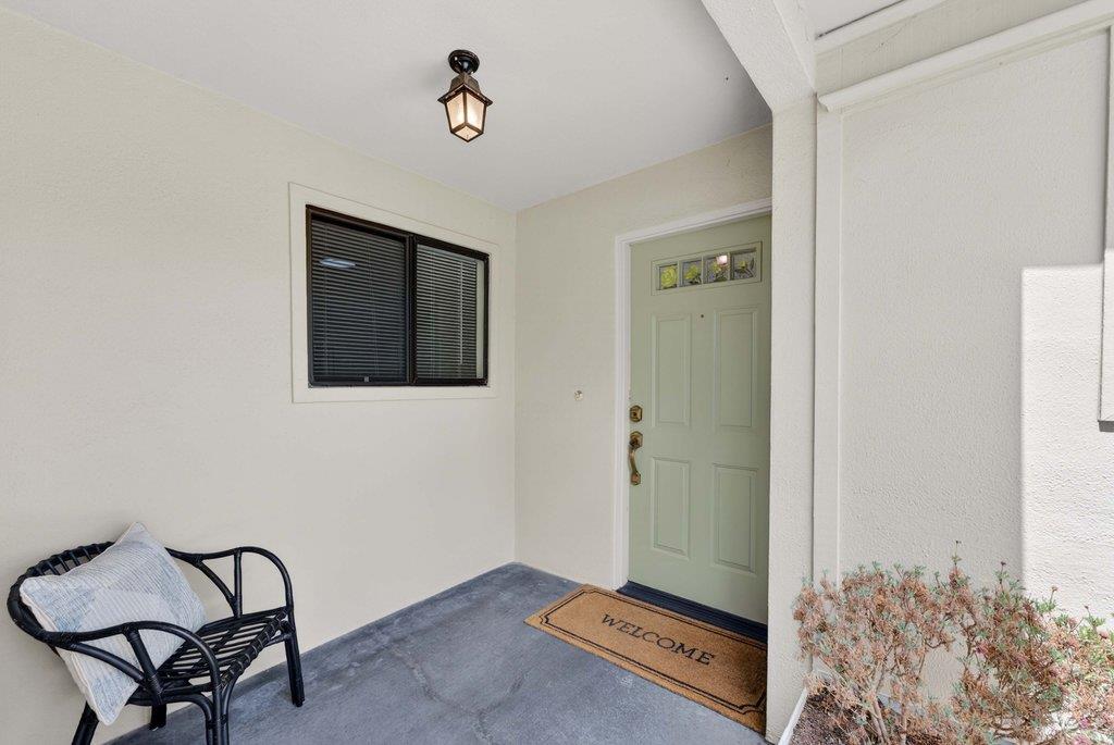 Detail Gallery Image 4 of 43 For 112 Nissen Rd #4,  Salinas,  CA 93901 - 3 Beds | 2 Baths