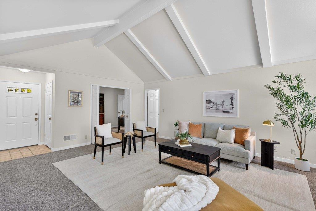 Detail Gallery Image 5 of 43 For 112 Nissen Rd #4,  Salinas,  CA 93901 - 3 Beds | 2 Baths