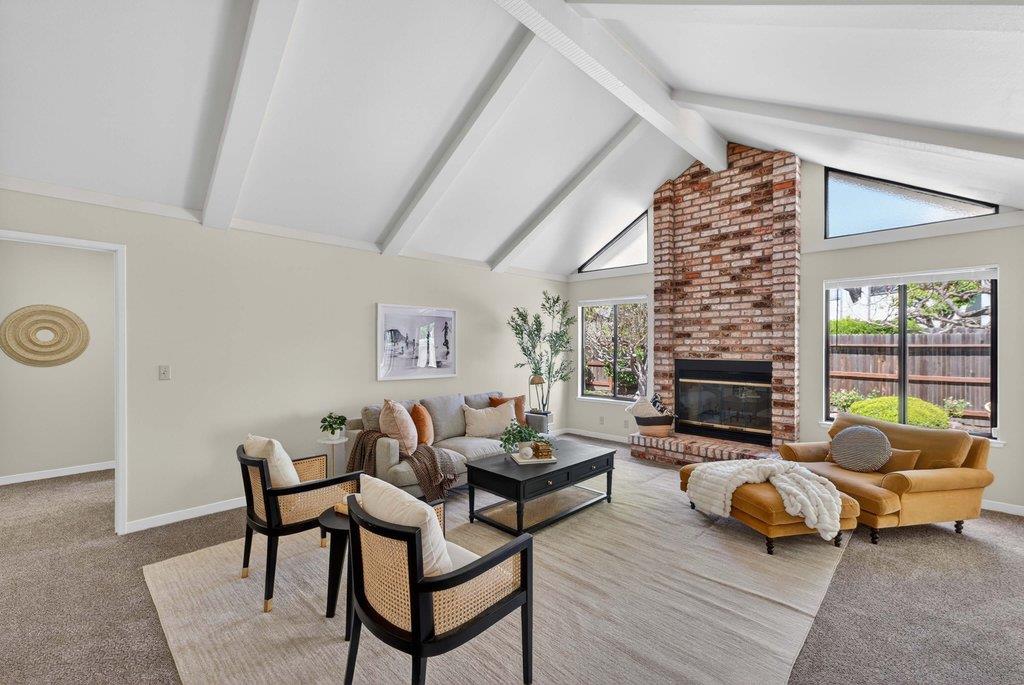 Detail Gallery Image 6 of 43 For 112 Nissen Rd #4,  Salinas,  CA 93901 - 3 Beds | 2 Baths