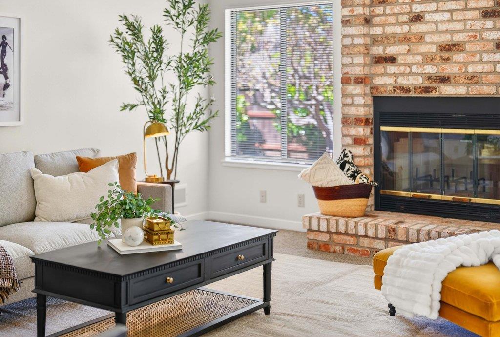 Detail Gallery Image 7 of 43 For 112 Nissen Rd #4,  Salinas,  CA 93901 - 3 Beds | 2 Baths