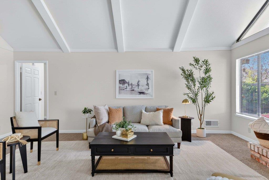 Detail Gallery Image 8 of 43 For 112 Nissen Rd #4,  Salinas,  CA 93901 - 3 Beds | 2 Baths