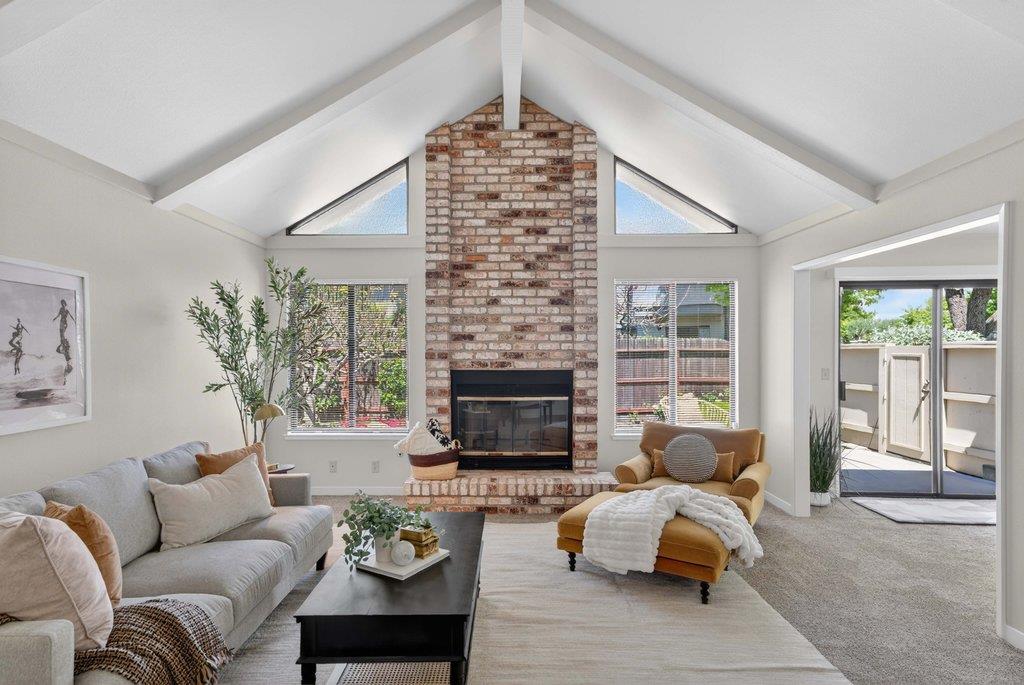 Detail Gallery Image 9 of 43 For 112 Nissen Rd #4,  Salinas,  CA 93901 - 3 Beds | 2 Baths