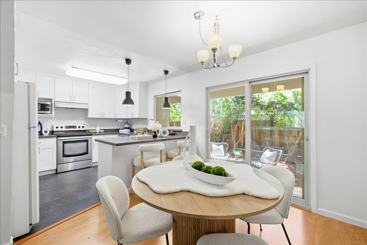 Detail Gallery Image 12 of 43 For 436 Sierra Vista Ave #8,  Mountain View,  CA 94043 - 2 Beds | 2/1 Baths