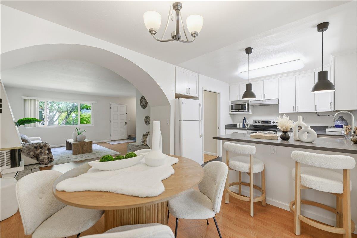 Detail Gallery Image 13 of 43 For 436 Sierra Vista Ave #8,  Mountain View,  CA 94043 - 2 Beds | 2/1 Baths