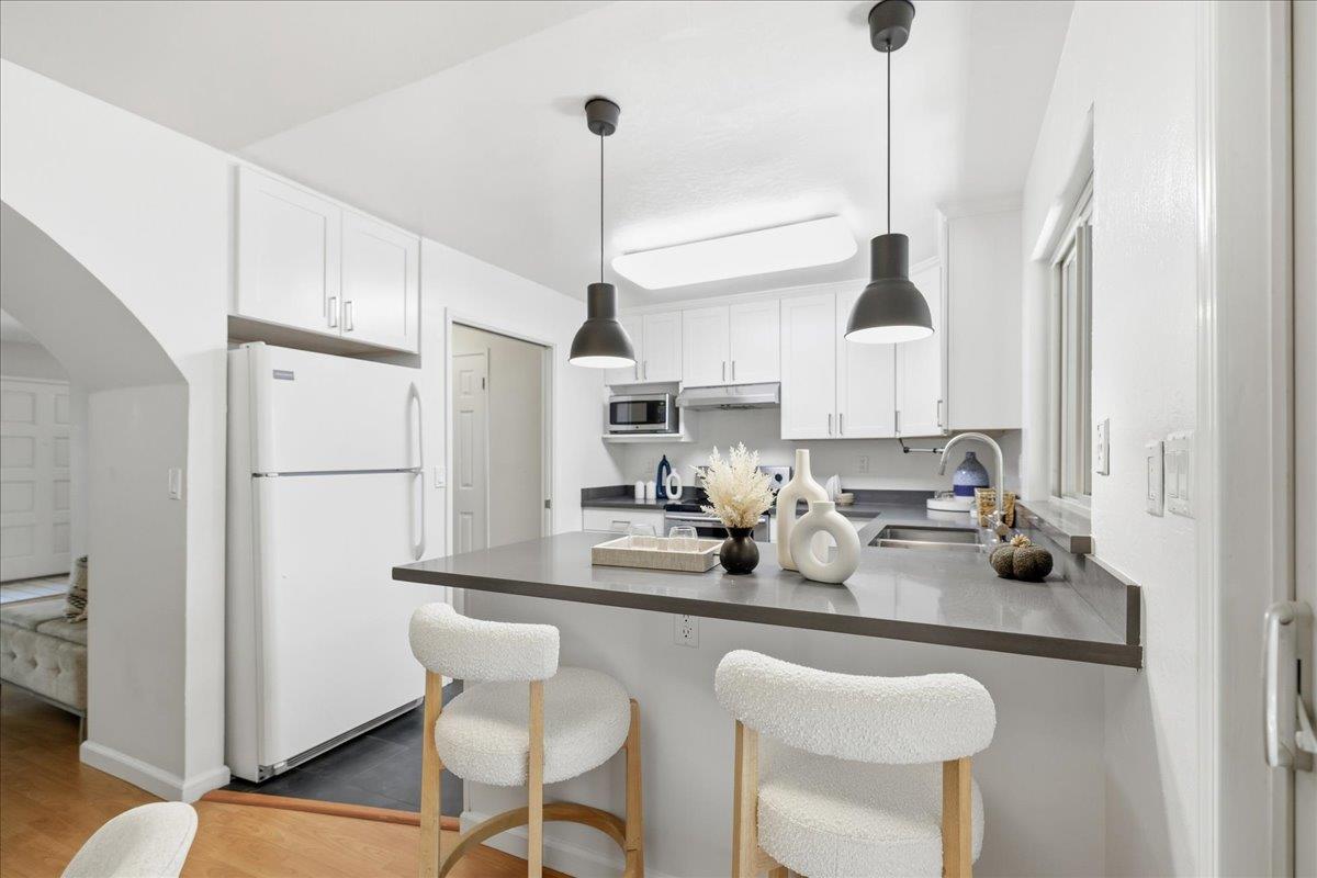 Detail Gallery Image 16 of 43 For 436 Sierra Vista Ave #8,  Mountain View,  CA 94043 - 2 Beds | 2/1 Baths