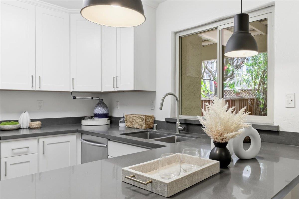 Detail Gallery Image 17 of 43 For 436 Sierra Vista Ave #8,  Mountain View,  CA 94043 - 2 Beds | 2/1 Baths