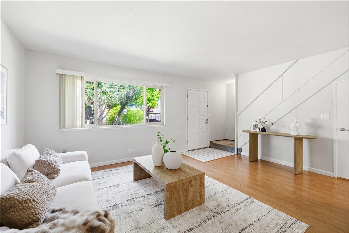 Detail Gallery Image 4 of 43 For 436 Sierra Vista Ave #8,  Mountain View,  CA 94043 - 2 Beds | 2/1 Baths