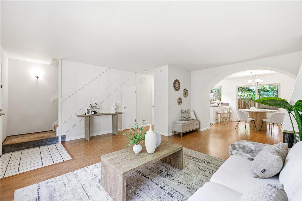 Detail Gallery Image 5 of 43 For 436 Sierra Vista Ave #8,  Mountain View,  CA 94043 - 2 Beds | 2/1 Baths