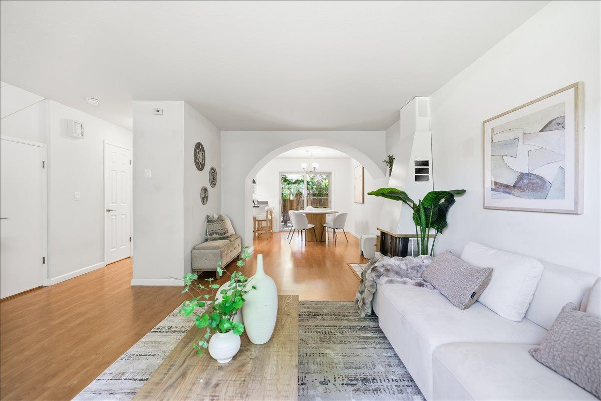 Detail Gallery Image 6 of 43 For 436 Sierra Vista Ave #8,  Mountain View,  CA 94043 - 2 Beds | 2/1 Baths